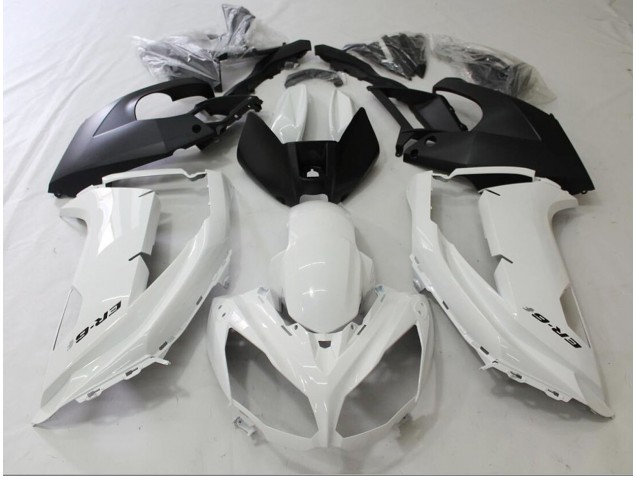 En Blanco & Negro 12-16 Kawasaki Ninja 650R Carenado